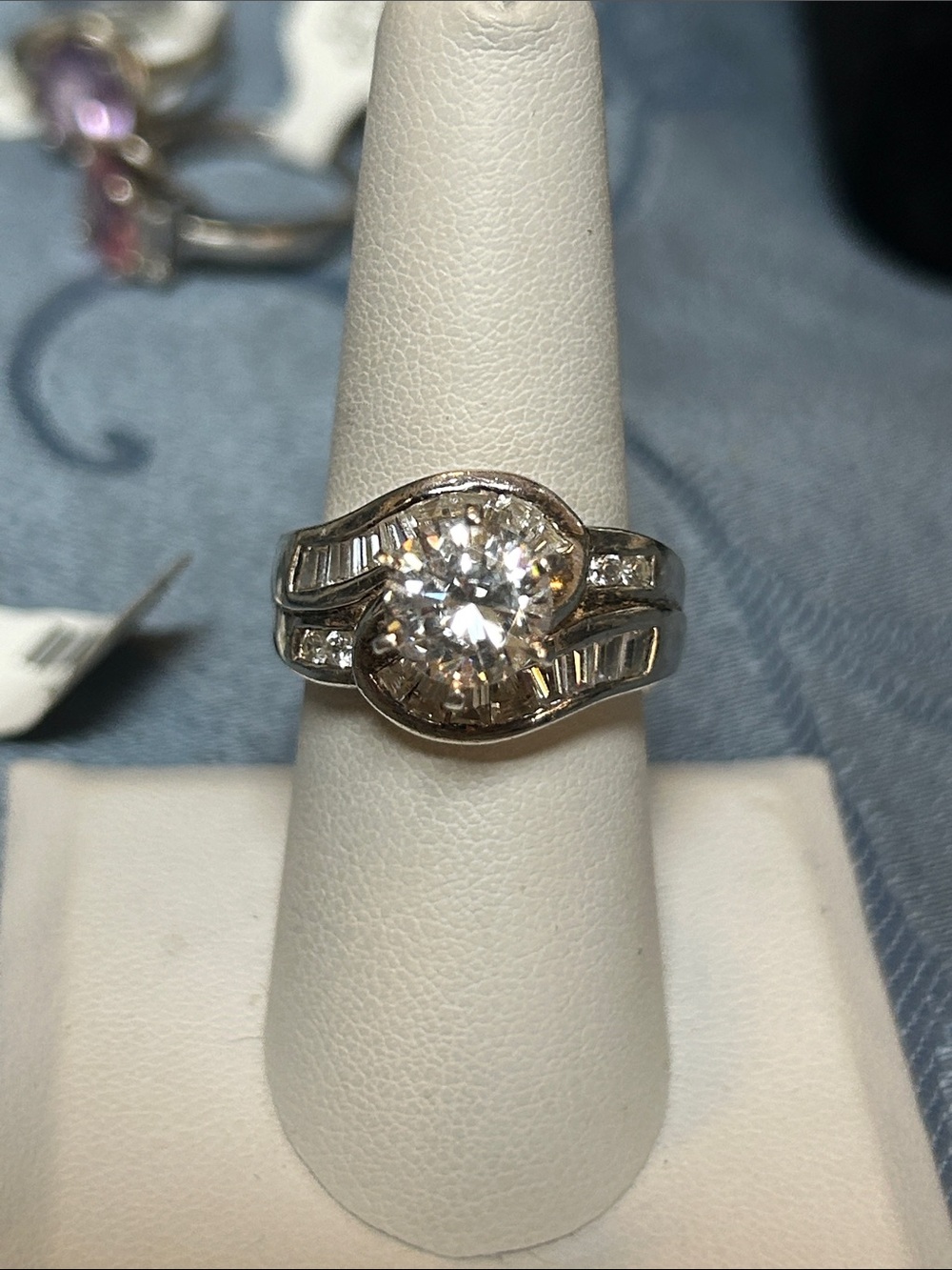 524002 925 Chrystal center w/ baguettes ring